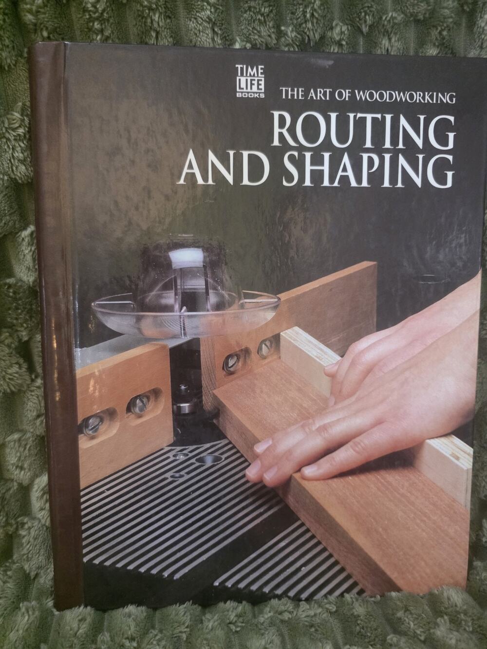 Routing and Shaping (Art of Woodworking) by Time-Life Books Editors